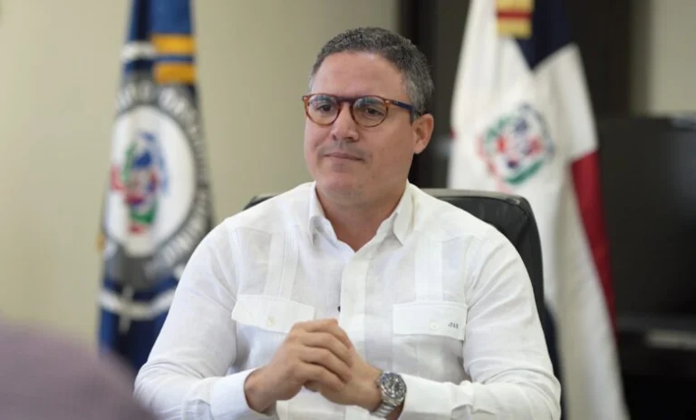 Autoridades dialogan con director de APORDOM para optimizar gobernanza del puerto de Barahona